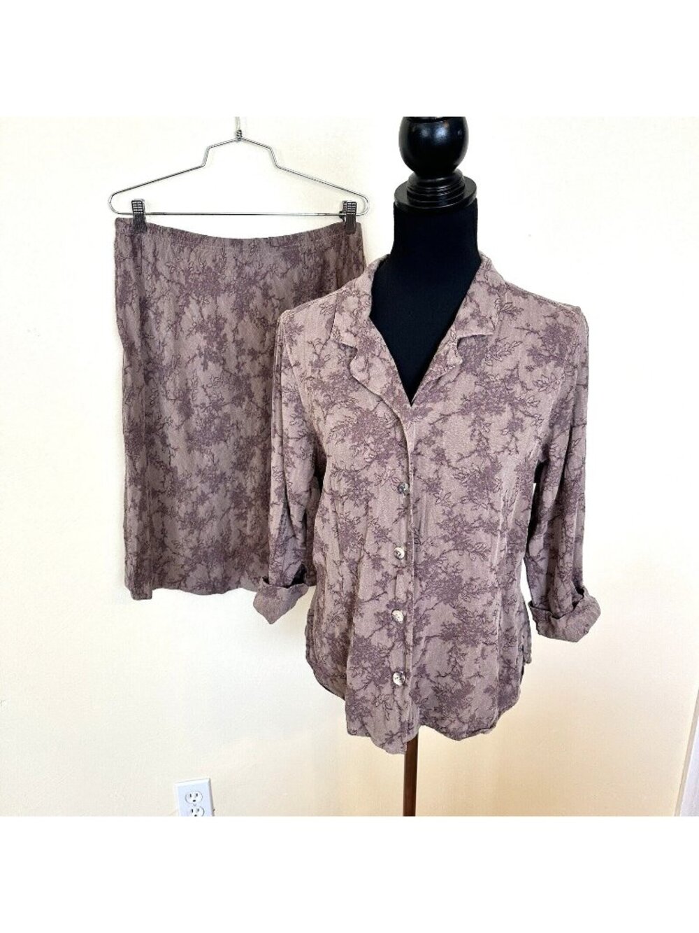 Cut to the Cloth Womens Skirt & Button Up Top Set Rayon Medium Lavender Floral